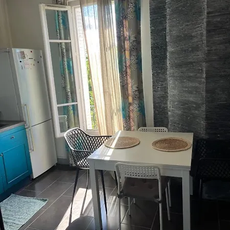 Moderne Equipe Daire